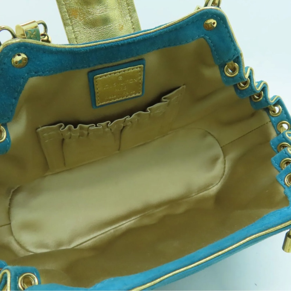 ❤️❤️SOLD❤️❤️ Vuitton Limited Edition Lock Evening Suede Blue - Picture 4 of 10